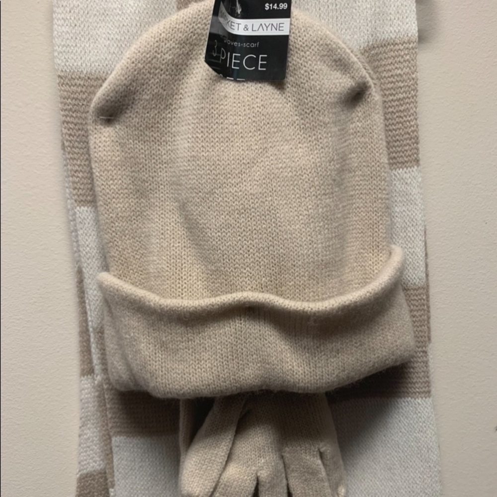 3 piece winter set. Scarf, toboggan, and gloves
